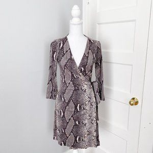 Diane Von Furstenberg DVF Size 8 Grey Snake New Julian Two Mini Silk Wrap Dress